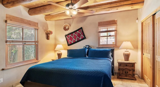 Номер Standard Kiva - Stunning & Lovely With Kiva Fireplace, Walk to the Plaza and the Railyard