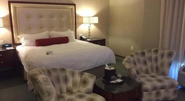 Полулюкс Town & Country Inn and Suites
