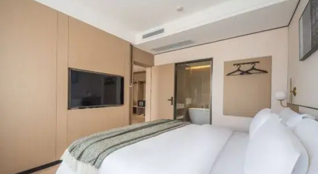 Люкс Luxury Fuxian Lake Pinyue Hotel