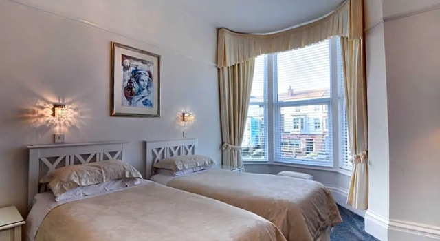 Clifton Villa Hotel