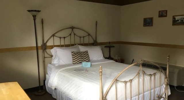 Sugarcreek Village Inn, Забронировать Отель Отели Шугаркрик с парковкой, Парковка