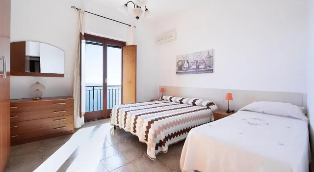 Апартаменты с 2 комнатами с видом на море Torre di Amalfi - holiday house