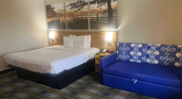 Days Inn & Suites by Wyndham Mobile, Prenota Hotel Hotel a Alabama con piscina, Piscina