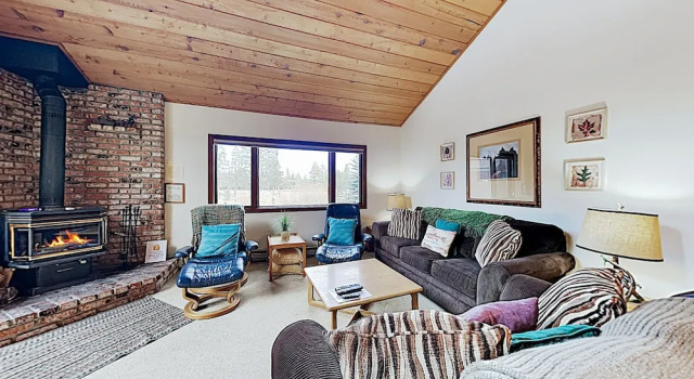 New Listing! Eagle Lodge Getaway W/ Pool & Sauna 2 Bedroom Condo, Забронировать Апартаменты/квартира Апартаменты Маммот-Лейкс, рядом с Поле для гольфа Snowcreek, Апартаменты/квартира