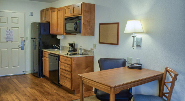 Двухместный номер Standard Candlewood Suites Mobile-Downtown by IHG