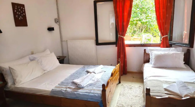 Yalla Hotel Chorefto, Varaa Hotelli Hotellit Thessalia pysäköinnillä, Pysäköinti
