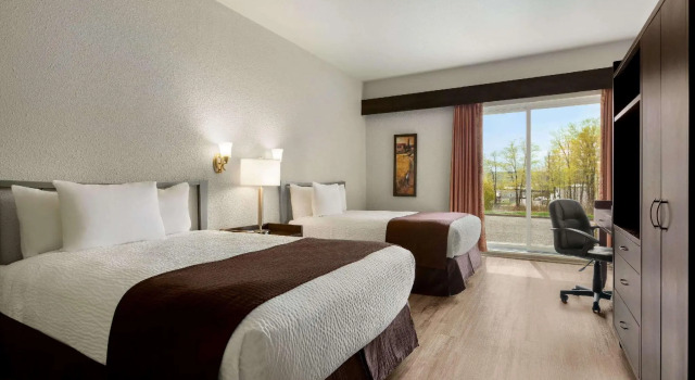 Четырёхместный номер Standard Days Inn by Wyndham Montmagny