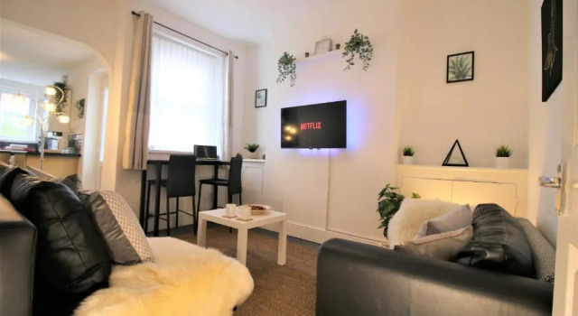 Three Bedroom Townhouse - Free Local Parking - by Property Promise, Забронировать Отель Отели Кардиффа с парковкой, рядом с Национальный музей Кардиффа, Парковка
