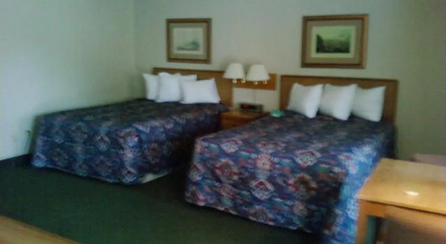 Четырёхместный номер Standard Will Rogers Inn