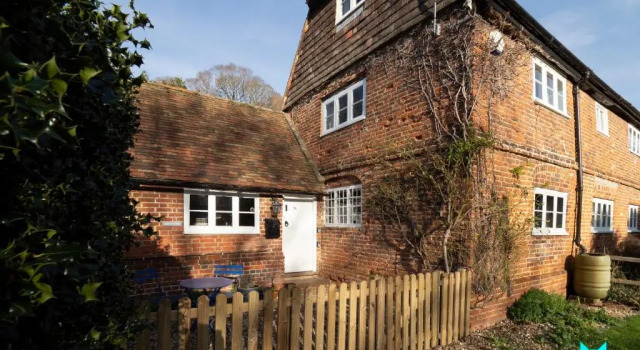 Bere Cottrage -Beamed 400 year old cottage, giving you a taste of the Garden of England