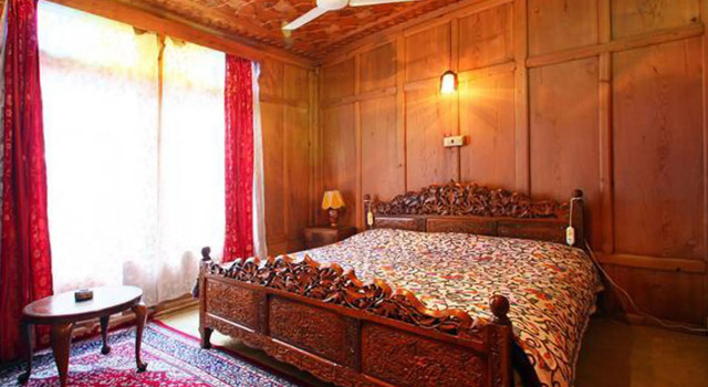 Houseboat Ambassador, Забронировать Отель Сринагар Jammu & Kashmir Ski