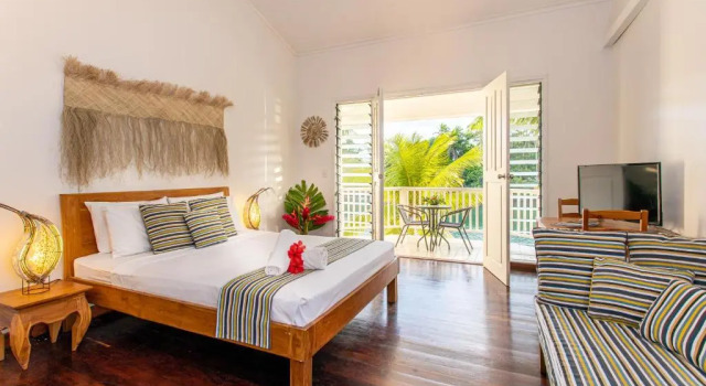Студия Deluxe Tropicana Lagoon Apartments