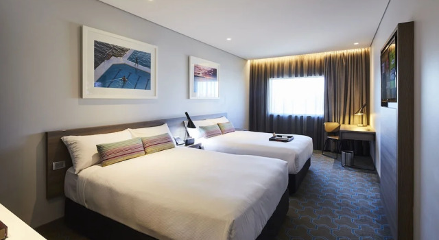 Четырёхместный номер Deluxe Rydges Sydney Airport Hotel