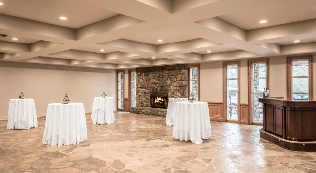 Crowne Plaza Resort Asheville by IHG, Забронировать Курортный отель Отели Ашвилл 3 звезды, рядом с Театр под открытым небом Hazel Robinson, 3*