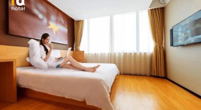 Номер Standard IU Hotel Xian Fangzhicheng Station Tangdu Hospital