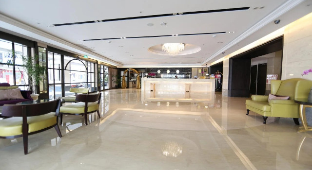 Grand Earl Hotel
