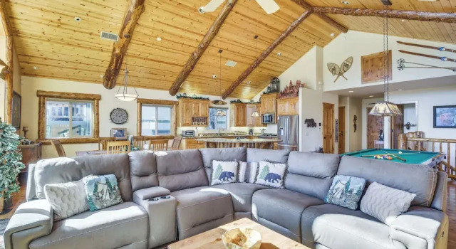 4 Mi to Snow Summit: Cabin w/ Mtn Views & Decks