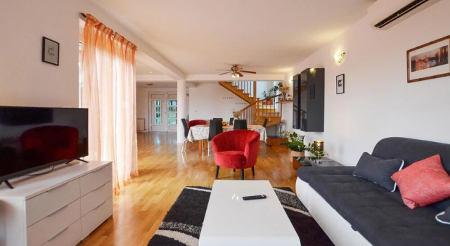 Beautiful Home in Rovinjsko Selo With Outdoor Swimming Pool, Wifi and 3 Bedrooms, Забронировать Отель Отели Ровиньско села с бассейном, Бассейн
