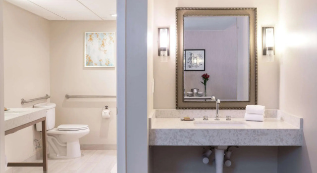 Номер Standard Hilton Santa Barbara Beachfront Resort