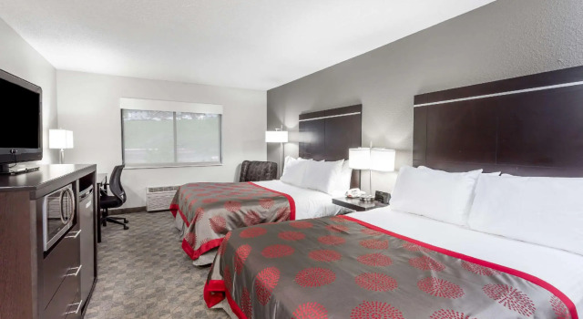 Четырёхместный номер Standard Comfort Inn Huntington near University area