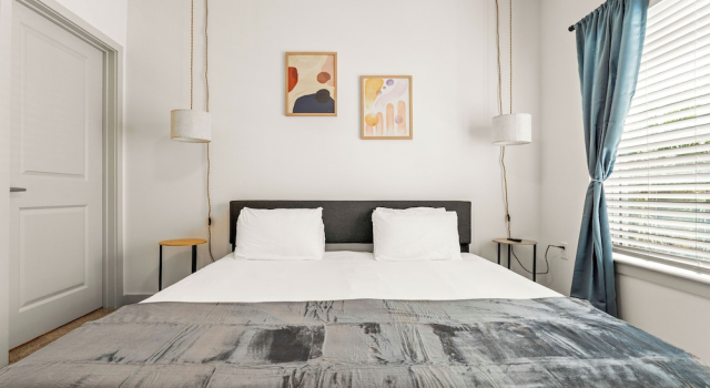 Апартаменты Adeline Apartments 15m to Parks, Pet Friendly, Free Parking by Heavenly Homes