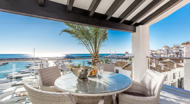 Номер Standard Пентхаус с 2 комнатами с балконом и с видом на океан First Line Penthouse in Puerto Banus