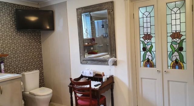 Люкс Deluxe Bed and Breakfast