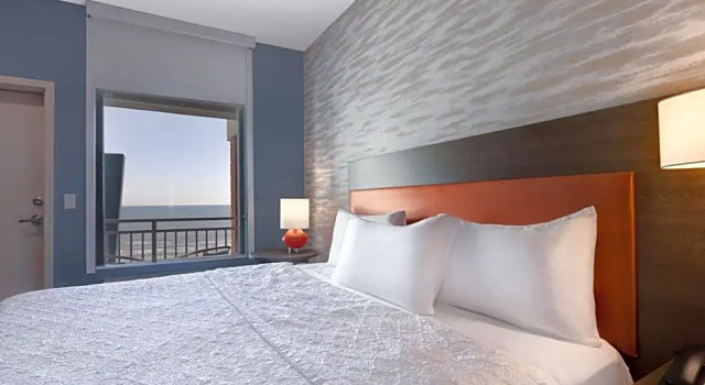 Двухместный люкс с балконом и с видом на океан Home2 Suites Galveston, Tx