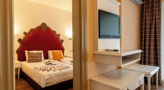 Люкс с видом на бассейн Mersoy Bellavista Hotel