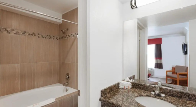 Номер Standard Super 8 by Wyndham Santa Clarita/Valencia