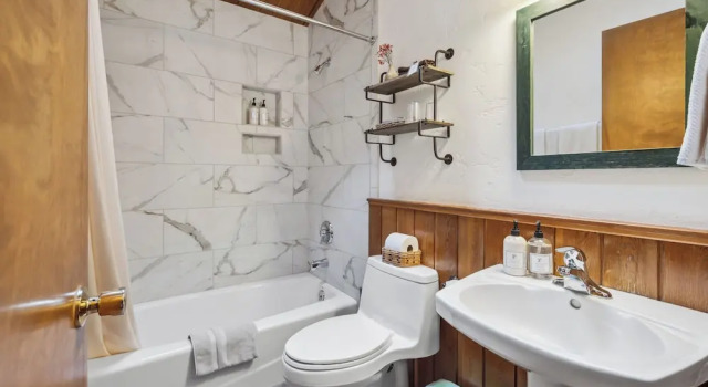 Двухместный номер Standard с видом на горы Good Medicine Lodge