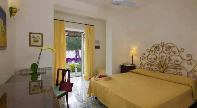 Трёхместный номер Classic Semiramis Hotel De Charme & Pools