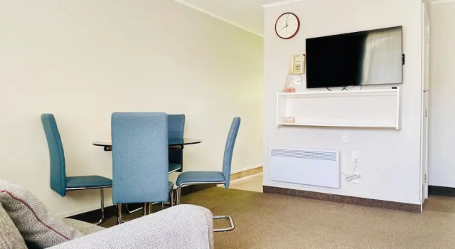 Семейный люкс с 2 комнатами с балконом Ashleigh Court Motel-Christchurch Hagley Park