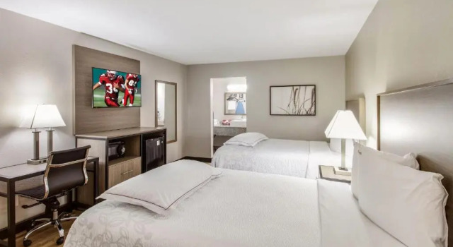 Четырёхместный номер Premium Red Roof Inn PLUS+ Dallas - Addison