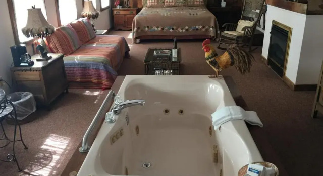 Люкс Deluxe River House Inn