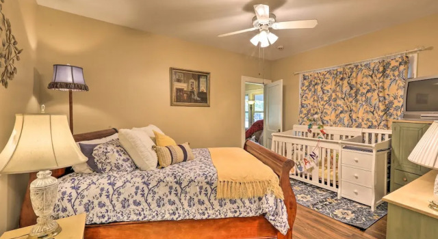 Walk to Midwestern State: Wichita Falls Cottage!, Rezerwuj Dom wakacyjny Wille w Wichita Falls, Willa