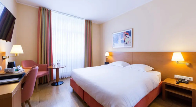 Standardowy dwuosobowy pokój Hotel Carlton