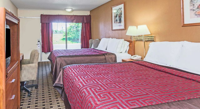 Четырёхместный номер Standard Knights Inn Murfreesboro