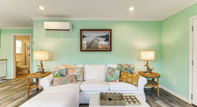 Walk to Pier & Dining: Central Rockport Cottage, Забронировать Дом для отпуска Виллы Рокпорт, Вилла