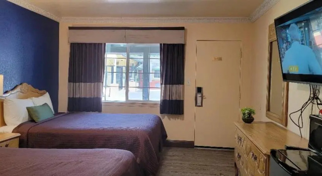 Четырёхместный номер Standard Lakeview Inn
