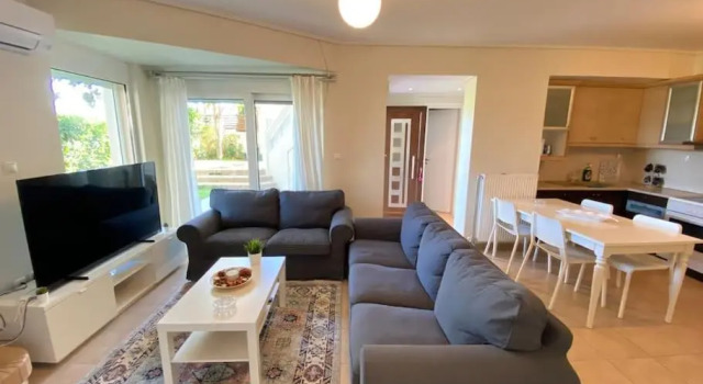Cozy 2 Room Apartment With Garden near Athens Air-Port, Забронировать Апартаменты/квартира Апартаменты Спата - Артемида, Апартаменты/квартира