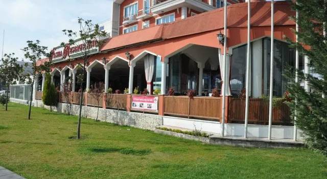 Pasha Palas Hotel Izmit, Varaa Hotelli Hotellit Marmara-alue pysäköinnillä, Pysäköinti