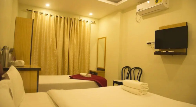 Кровать в общем номере OYO 8896 Hotel King Safire