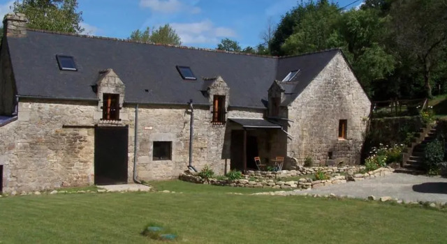 Moulin de Guermeur, Rezerwuj Hotel Guern Bretania