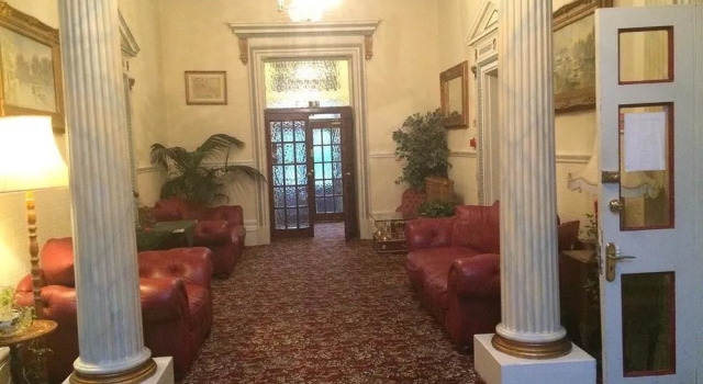 Fountain Court Hotel