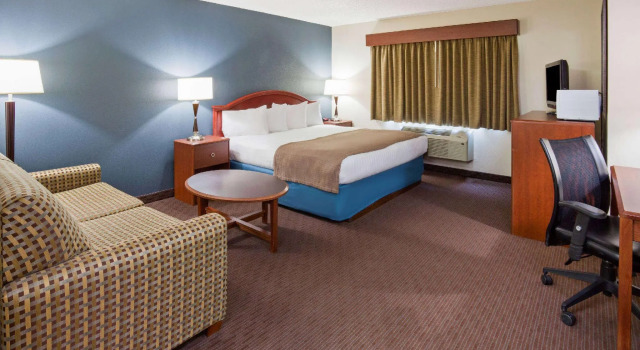 Двухместный номер Standard AmericInn by Wyndham Spencer