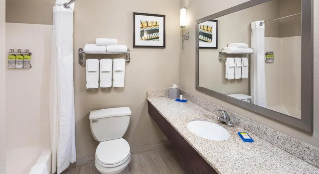 Run of House Holiday Inn Express Hotel & Suites Minneapolis - Minnetonka by IHG