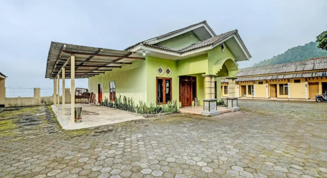 OYO 92406 Hotel Renata 1