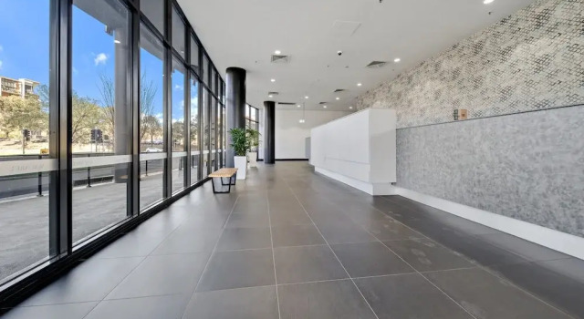 Апартаменты Chic 1-bed With Stunning Lake View & Indoor Pool