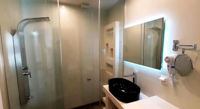 Люкс с балконом Andros 4 All Seasons Villas & Suites